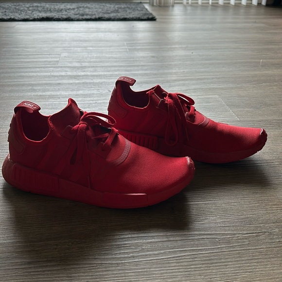 Adidas NMD R1
Triple Scarlet - Picture 1 of 5